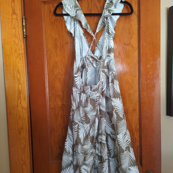 NEW Cupshe Palm Wrap Dress - Picture 2 of 3